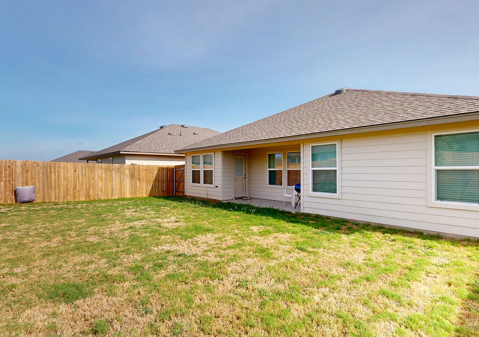 2 Weeks Free + $1,725 Rent Almost Brand New Home By Fort Hood! — Photo 4