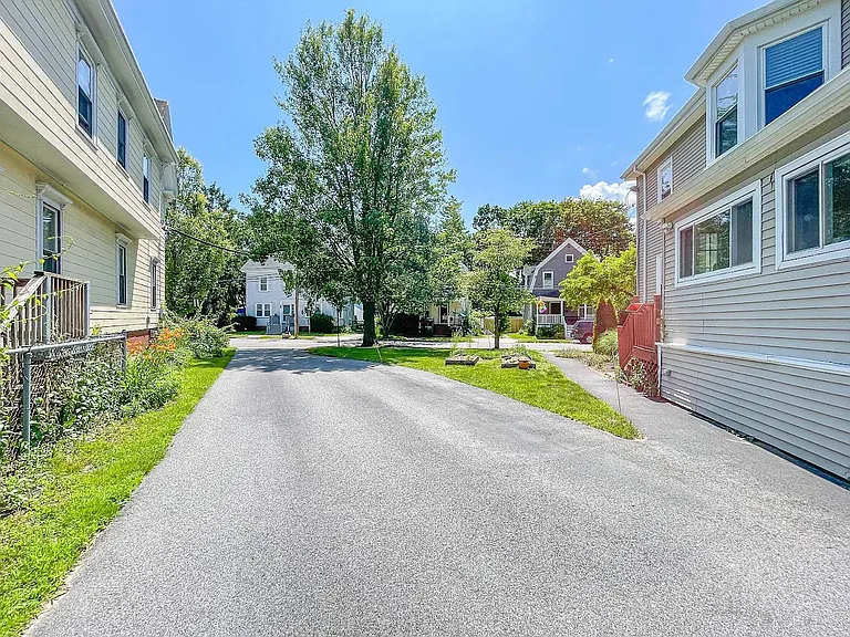 27 Brentwood St #2 — Photo 50
