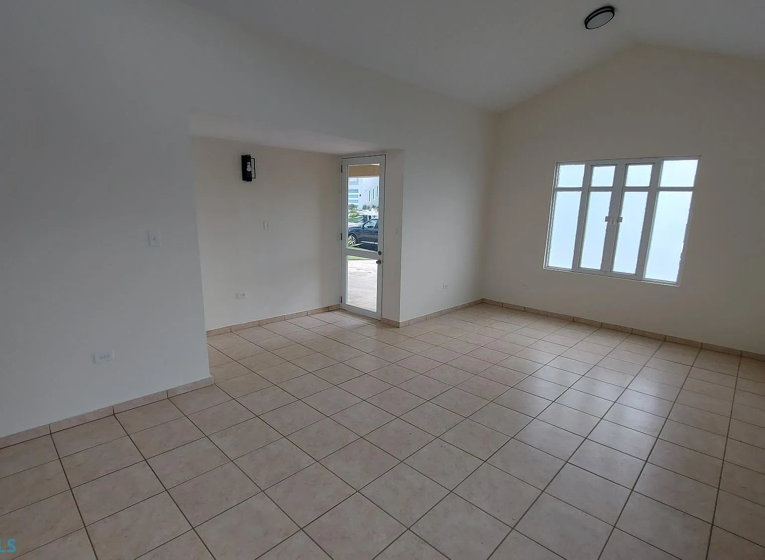 4 bed, 2.5 bath, 1850 sqft, $2,000 — Photo 3