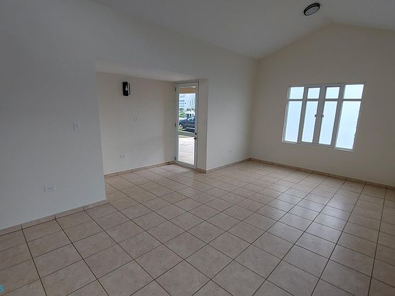 3rd image of 1579 Sorrento St