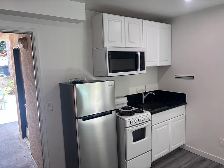 1757 17th St #10 — Photo 3