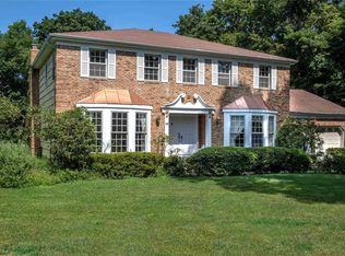 19 Quaker Hill Rd, Stony Brook, NY 11790