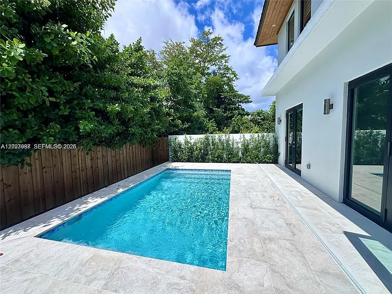 8410 SW 65th Ave — Photo 3