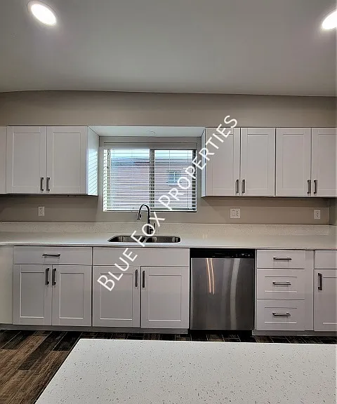 1933 S Palma Pl — Photo 6