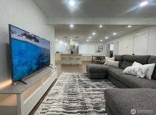 3730 SW 99th St, Seattle, WA 98126