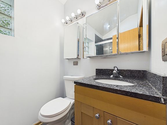 3rd image of 419 W Root St