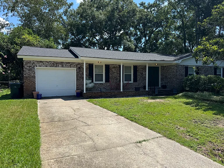 2 Wendy Ln — Photo 1