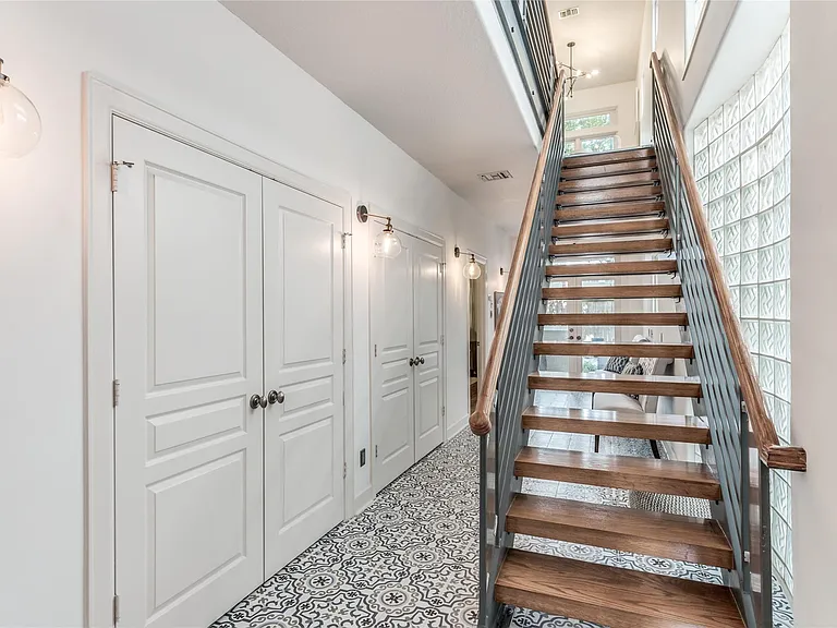 2108 Driscoll St — Photo 8