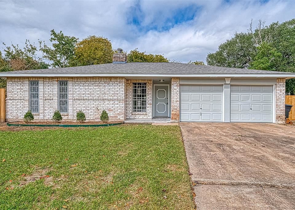 1st image of 6206 S Briar Knoll Dr