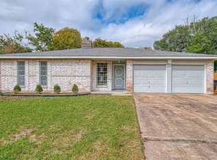 6206 S Briar Knoll Dr, Houston, TX 77072