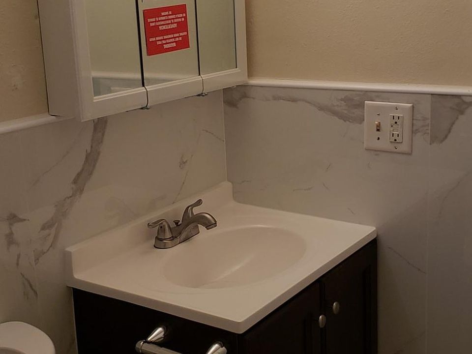 2nd image of 2313 NE 2nd St #8