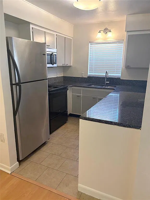 2 bed, 1.0 bath, 975 sqft, $1,500 — Photo 3
