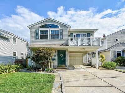 73 Sintsink Dr E Port Washington Ny 11050 Zillow