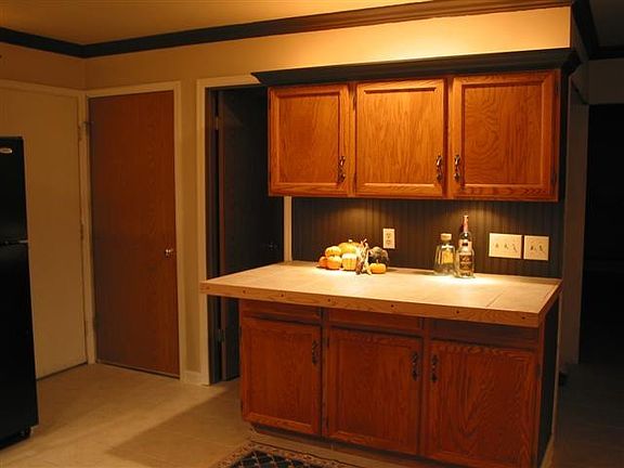 Indirect lighting and eating bar