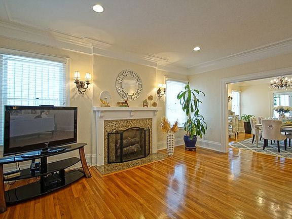 3rd image of 4006 Ingraham St