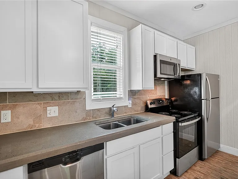 5440 Raymond Stotzer Pkwy — Photo 8
