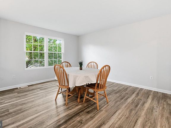 5th image of 217 Roth Ave