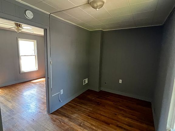 3rd image of 42 Woodward Ave