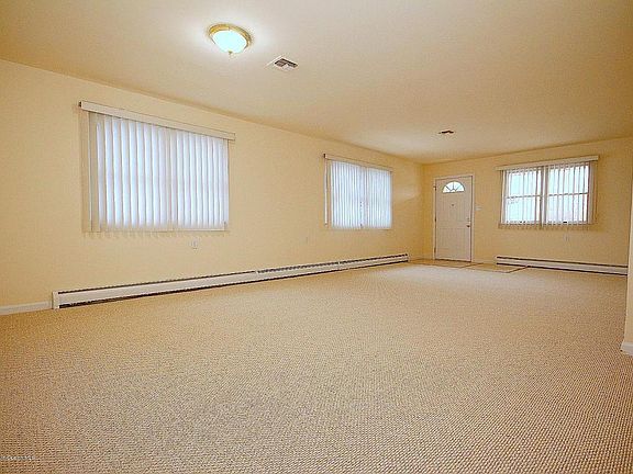 5th image of 7 Montego St