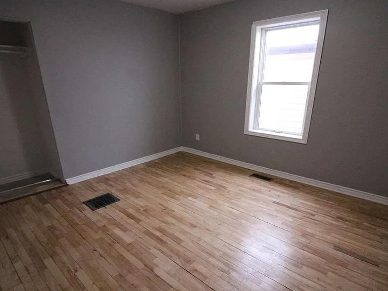 39 Empress Ave N #1 — Photo 12
