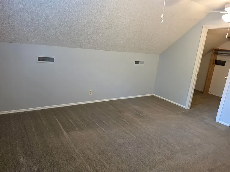 637 Sugartree Ln — Photo 28