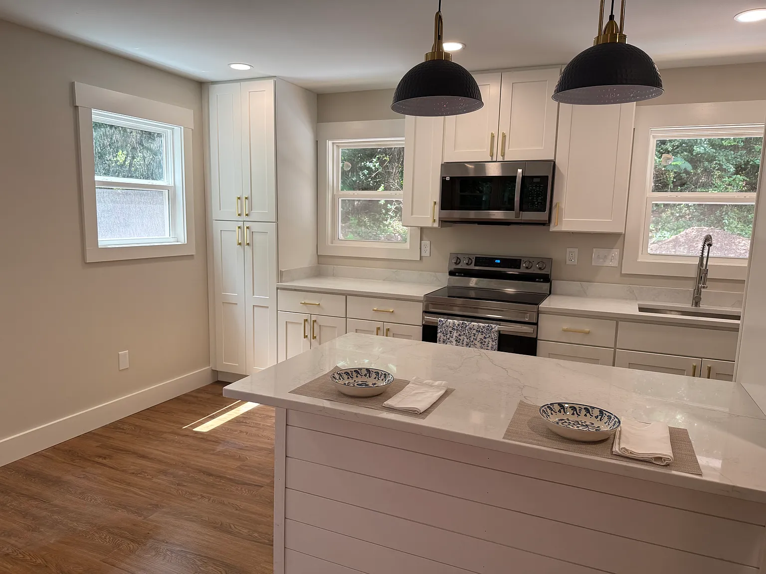 3 bed, 1200 sqft, $2,150 — Photo 4