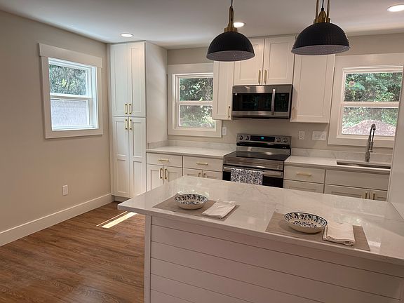 4th image of 223 Hiawassee Ave