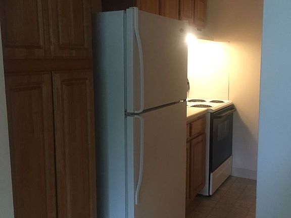 2nd image of 1063 Hudson Ave #104