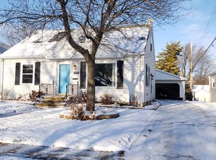 1302 Desnoyers St, Green Bay, WI 54303