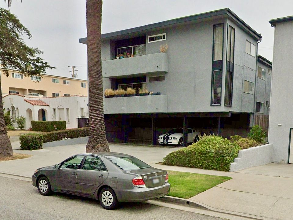 View of 1037 Lincoln Blvd from across the street.