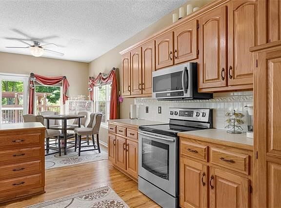 5th image of 215 E 50th Terrace Ct S