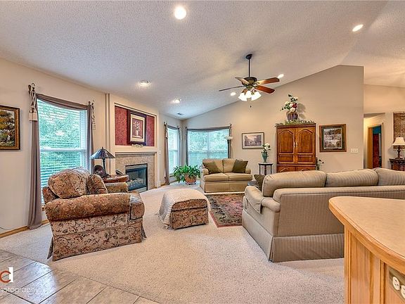 5th image of 42 Sidlaw Hills Dr