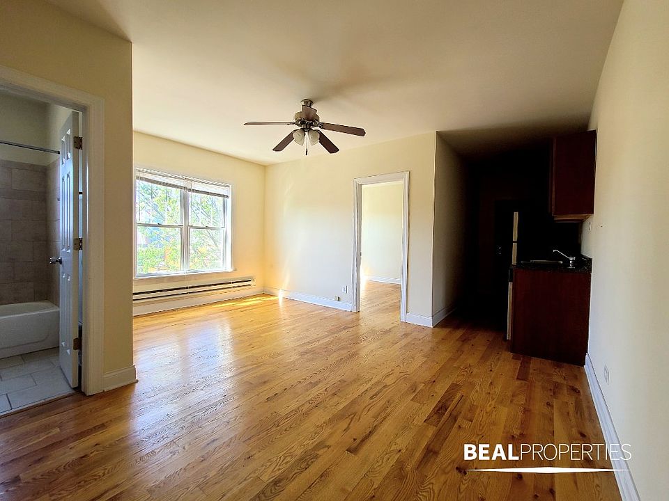 1st image of 955 W Cornelia Ave APT 1D