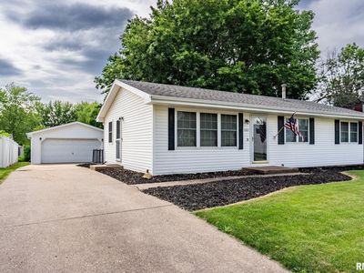 302 N 8th St, Eldridge, IA, 52748