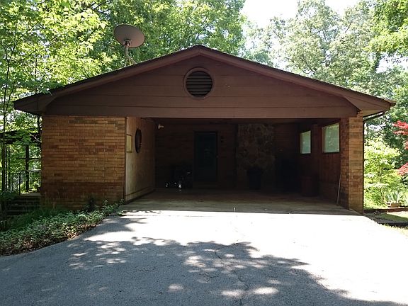 3rd image of 1208 Riverbend Dr