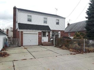 8721 258th St, Floral Park, NY 11001