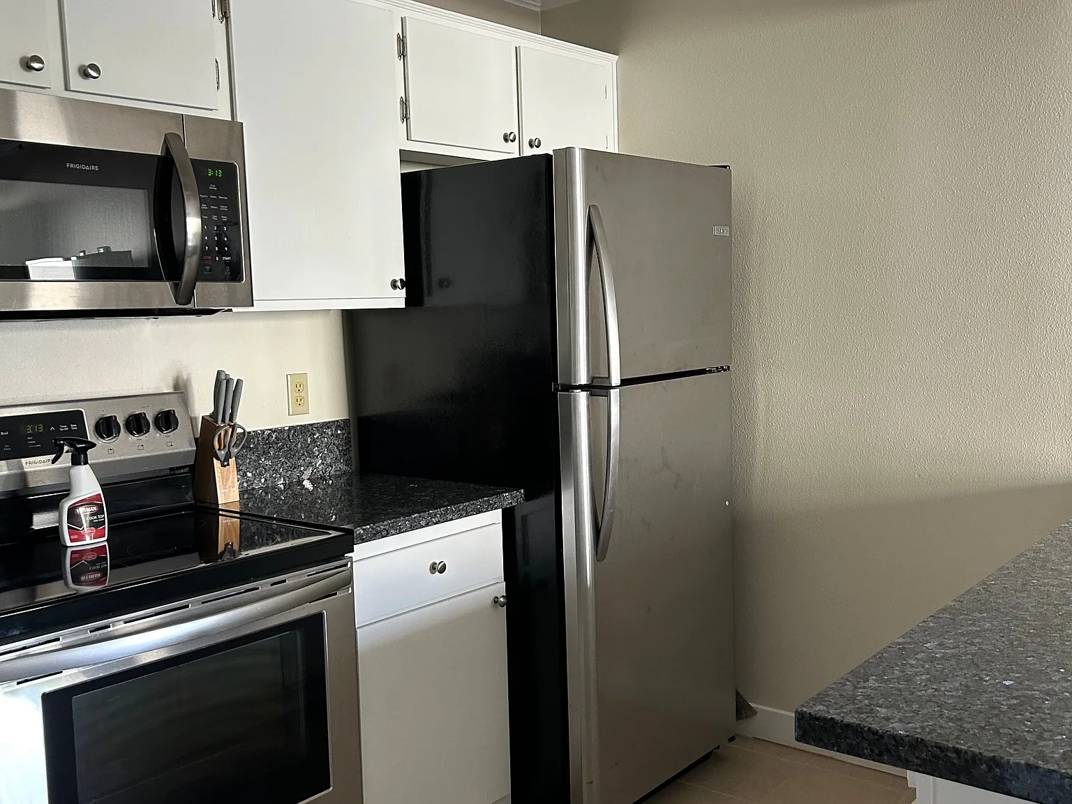 1 bed, 445 sqft, $1,050 — Photo 3