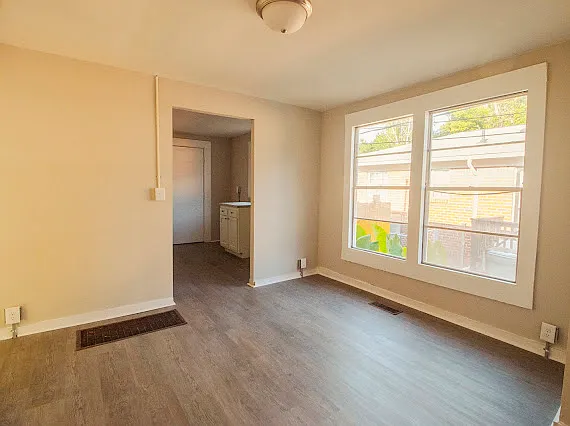 3 bed, 876 sqft, $750 — Photo 2
