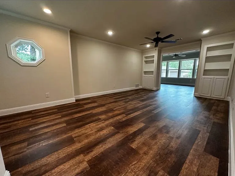 1212 Fair Oaks Dr — Photo 3