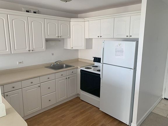 2nd image of 1660 N Lasalle St #1204