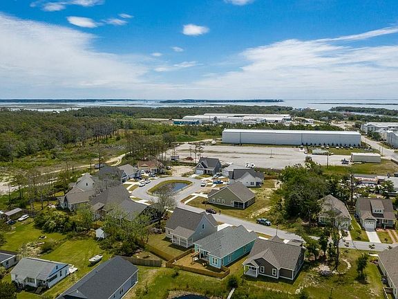 3rd image of 113 Sea Grove Ln