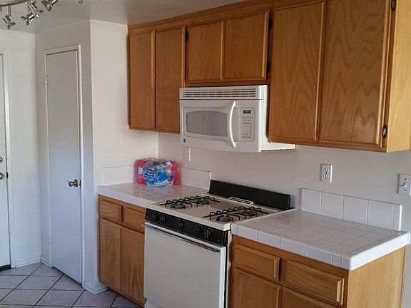 2nd image of 1656 Pyramid Ave