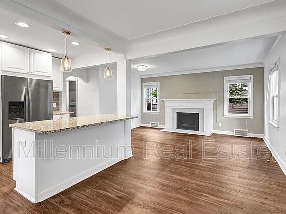 3rd image of 1113 E 5th St