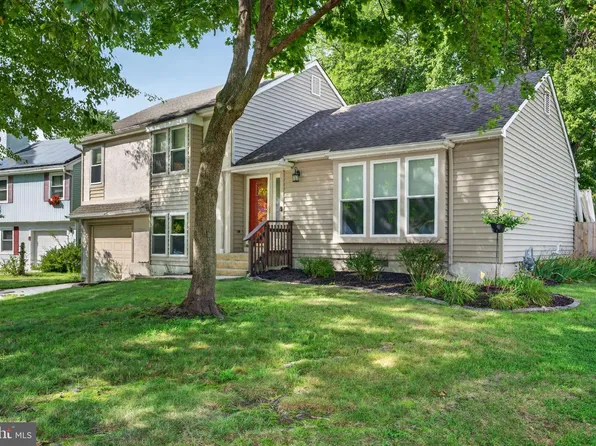 9 Camelia Ln, Mount Laurel, NJ 08054