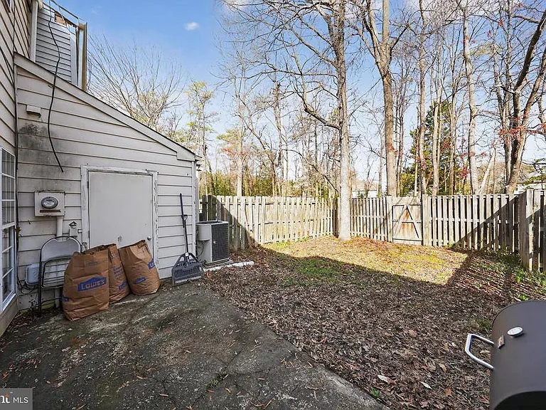 2523 Robinson Pl — Photo 30
