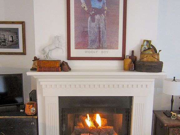 Living Room With One-Touch Gas Fireplace
