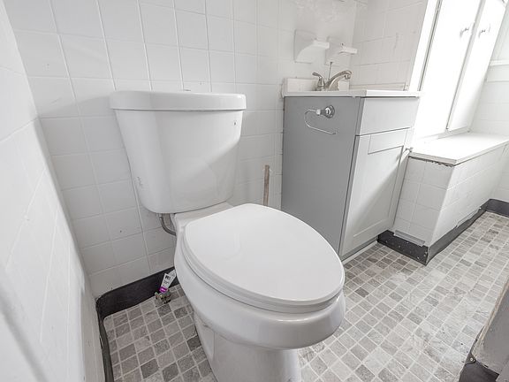 5th image of 146-148 N Haldy Ave #146