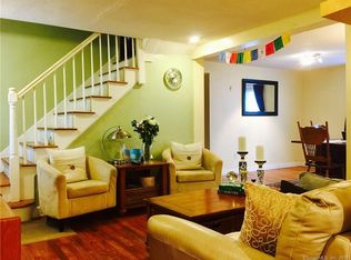 1/2 Wicklow St, Windsor Locks, CT 06096