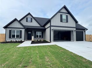 2711 Lunar Ave, Lowell, AR 72745