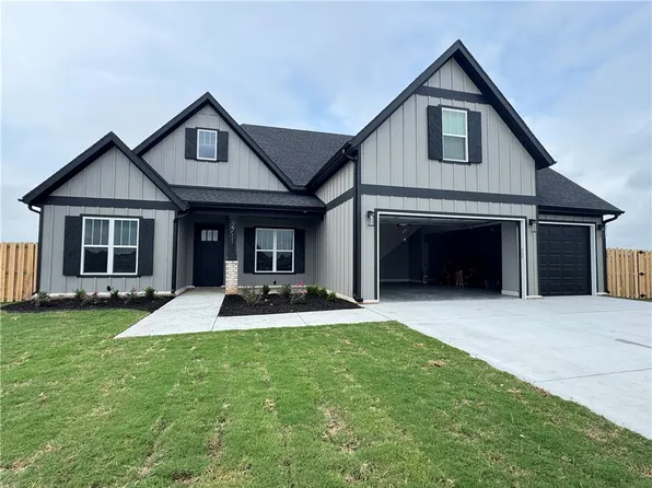 2711 Lunar Ave, Lowell, AR 72745